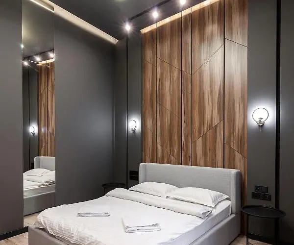 Royal On Leontovicha 7/2 *